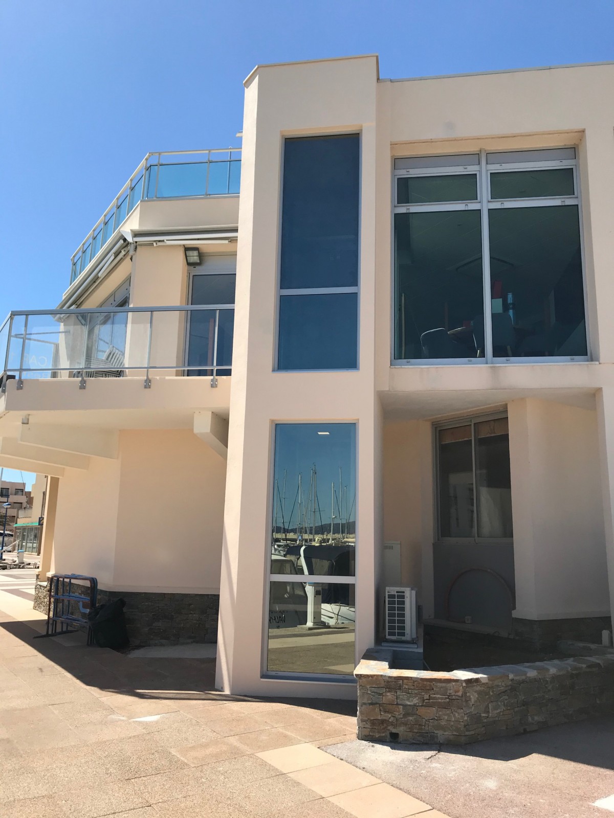 Nous proposons l'installation de votre ascenseur EPMR (Elévateur pour Personne à Mobilité Réduite) dans le sud de la France