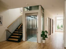 Ascenseur privatif adapté à une copropriété ou à un petit immeuble résidentiel.